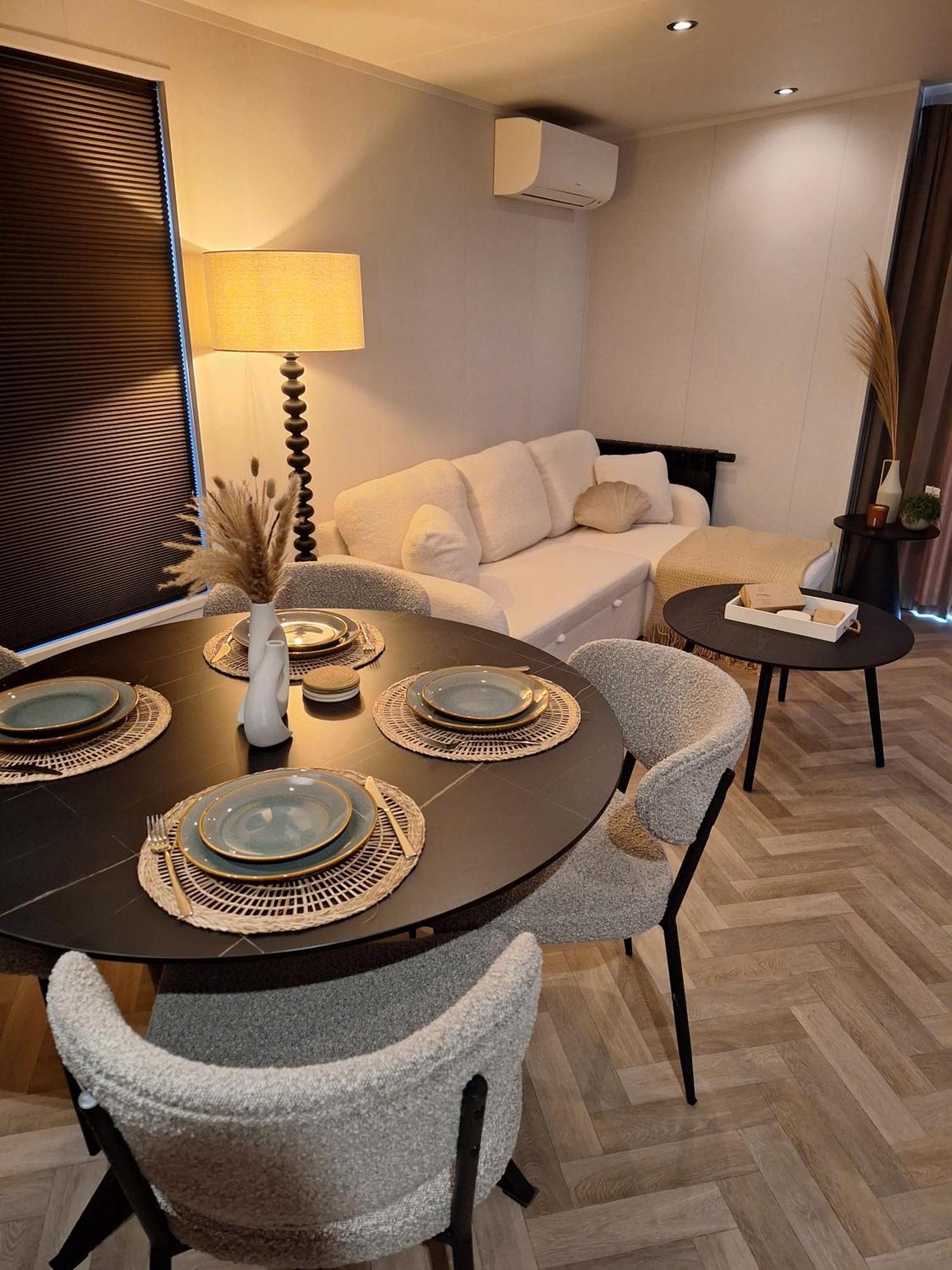 'Relax Lodge Sea' - Wellness Lodge In Zeeland - Private Sauna - Airco - Garden - Outdoor Swimming Pool - Free Wifi, Towels & Bed Linen Heinkenszand Buitenkant foto
