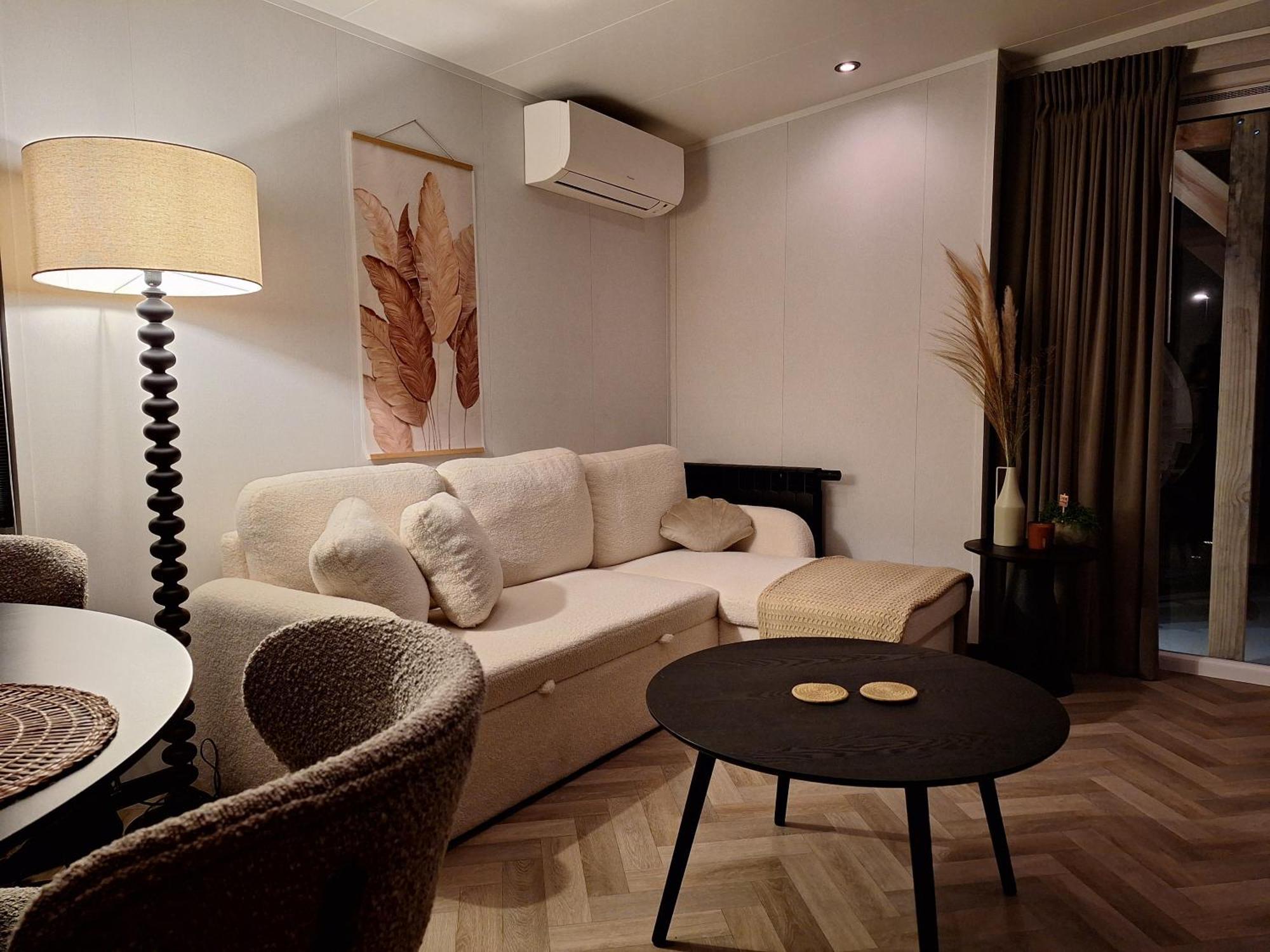 'Relax Lodge Sea' - Wellness Lodge In Zeeland - Private Sauna - Airco - Garden - Outdoor Swimming Pool - Free Wifi, Towels & Bed Linen Heinkenszand Buitenkant foto